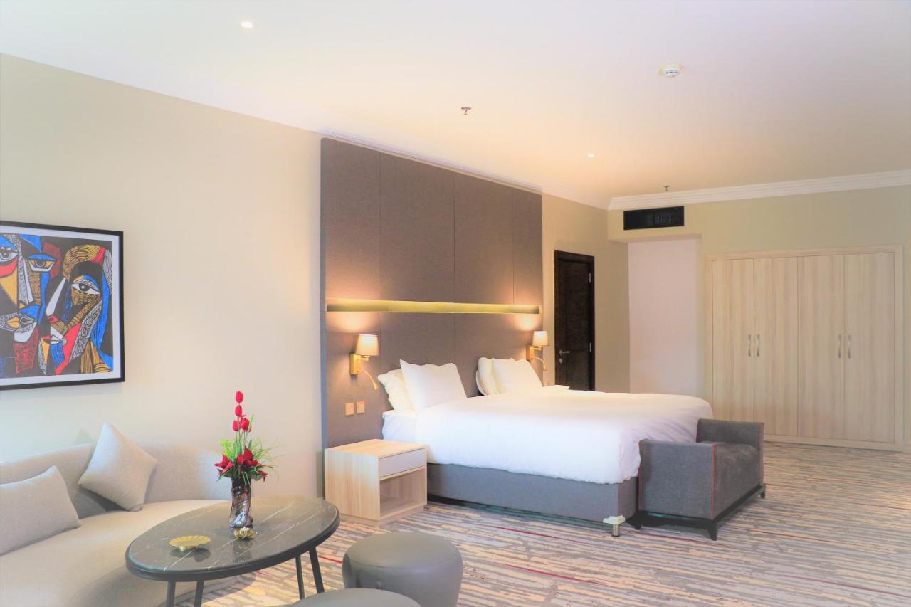 Ramada By Wyndham Doha Old Town Hotel Exterior foto